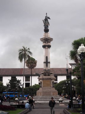 Quito, Ekvator - 01 Aralık 201, heykel merkezi kare üzerinde 01 Aralık 2017 Quito, Ekvator.