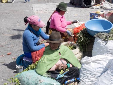 Quito, Ekvator - 07 Aralık 2017, zengin meyve, sebze ve et, Quito pazar alanı, teklif 07 Aralık 2017, Quito, Ekvator. 