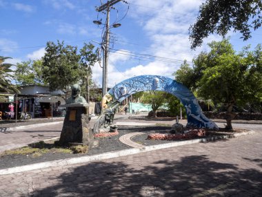 Charles Darwin, Restoran, Santa Cruz, Galapagos, Ekvador önünde canlı langusta sunan bir haraç.