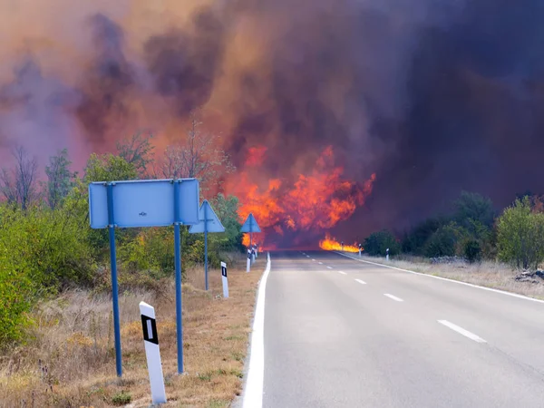 Burning Asphalt Road Croatia Pristeg Village — Stock Photo, Image