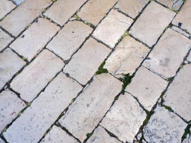 Zdar, Hırvatistan'ın tarihi merkezindeki kaldırımda taş döşeme