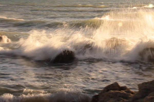 Meerwasser Auf Die Küste Sprühen Italien — Stockfoto