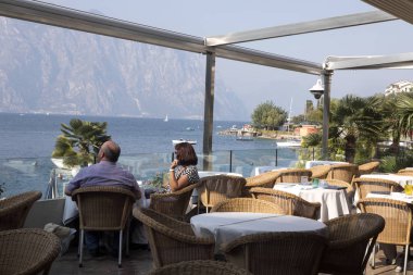 Waterfront, Lake Garda, İtalya Eylül Lago di Garda, İtalya 25 Eylül 25.2016 harika zaman. 2016