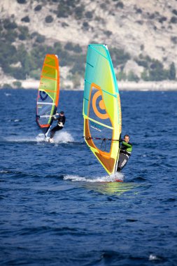 Rüzgar Sörfü, Lake Garda, İtalya Eylül 26.2016 Rüzgar Sörfü, Lago di Garda, İtalya 26 Eylül. 2016