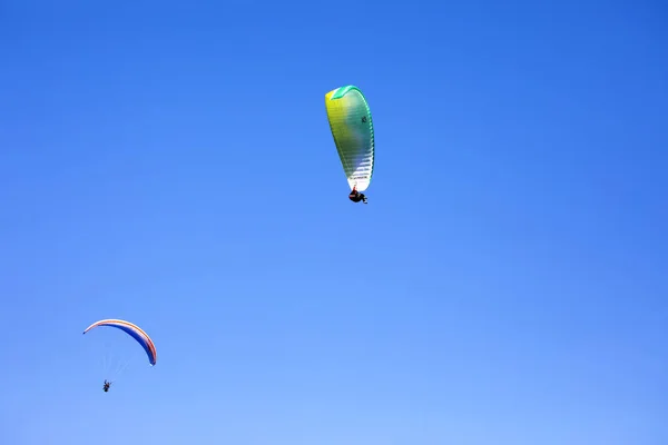 意大利 在一个湖上25 2016 受欢迎的滑翔伞 2016 意大利 爱尔兰 威尼斯 — 图库照片