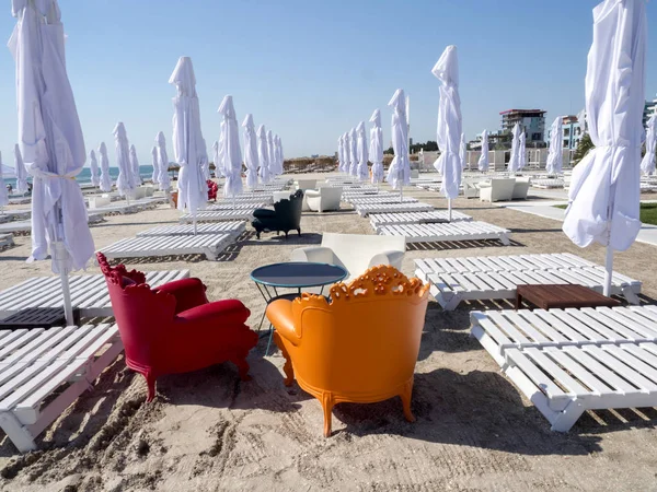 Praia Vazia Com Guarda Sóis Espreguiçadeiras Mamaia Roménia — Fotografia de Stock