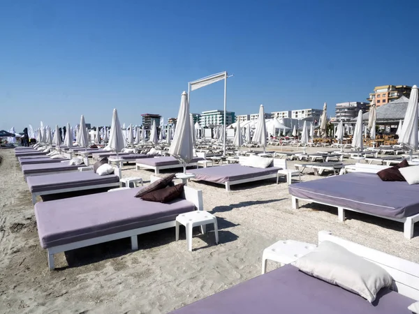 Praia Vazia Com Guarda Sóis Espreguiçadeiras Mamaia Roménia — Fotografia de Stock