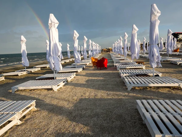 Playa Vacía Con Sombrillas Tumbonas Mamaia Rumania — Foto de Stock