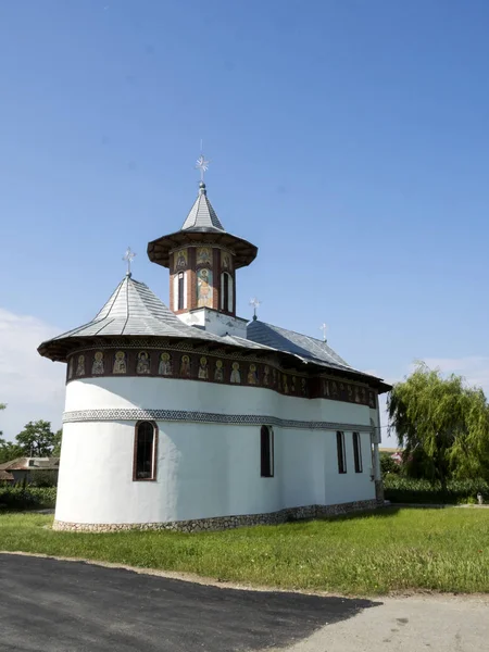 Güzel beyaz kilise, Romanya
