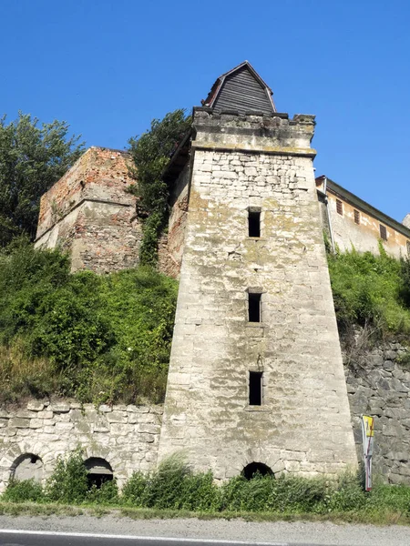 A folyó Romániában, Olt régi erőd — Stock Fotó