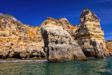 Algarve, Portekiz kıyısında güzel kaya oluşumları