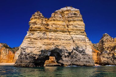 Algarve, Portekiz kıyısında güzel kaya oluşumları