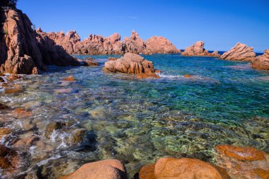 etkileyici kayalık sahil, Sardunya, İtalya
