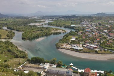Rozafa Nehri Drin, İşkodra, Arnavutluk üzerinde kale üzerinden görüntülemek