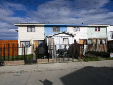  Puerto Natales, Şili'deki basit evleri, 