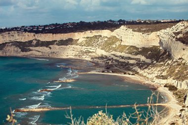 kireçtaşı kayalıklarla yarımadanın Akrotiri, Kıbrıs