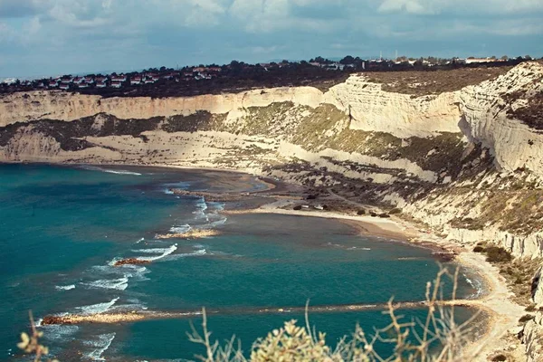 kireçtaşı kayalıklarla yarımadanın Akrotiri, Kıbrıs
