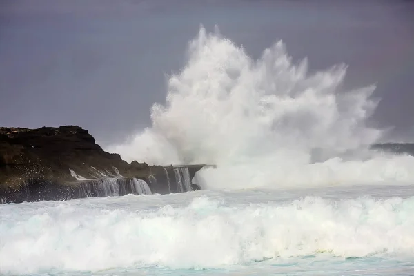 Ondas Mar Turbulento Perto Ilha Lembongan Indonésia — Fotografia de Stock