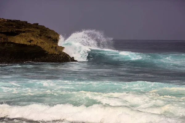 Ondas Mar Turbulento Perto Ilha Lembongan Indonésia — Fotografia de Stock