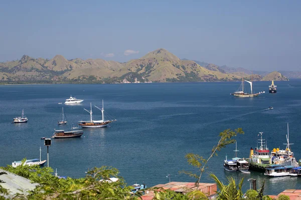 Hermosa Bahía Con Barcos Labuan Bayo Indonesia — Foto de Stock
