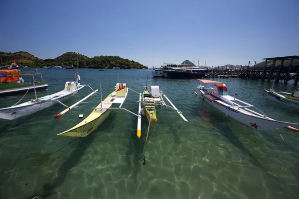 Fiskebåtarna Hamnen Labuan Bayo Indonesien — Stockfoto