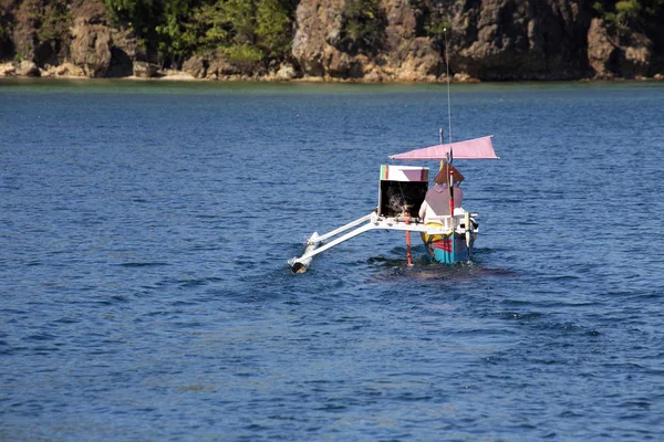 Nusa Tengara Indonesien Maj 2015 Fiskare Liten Båt Skärgård Nusa — Stockfoto