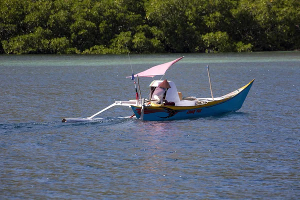 Nusa Tengara Indonesia Mayo 2015 Pescador Pequeño Archipiélago Barcos Nusa — Foto de Stock