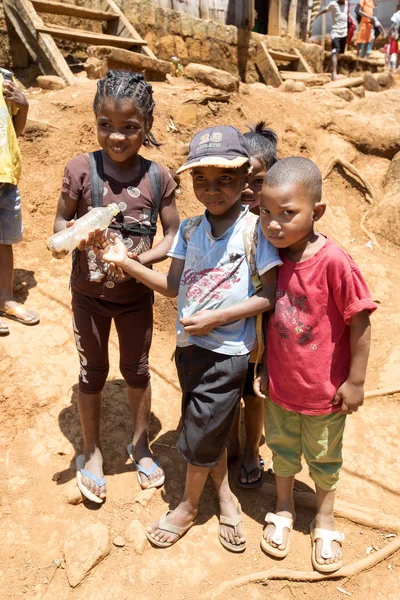 Жінка Дитиною Мадагаскар — стокове фото