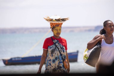   Yerli kızlar süslemeleri onların yüzleri, Amoronia portakal Sahili, Madagaskar,  