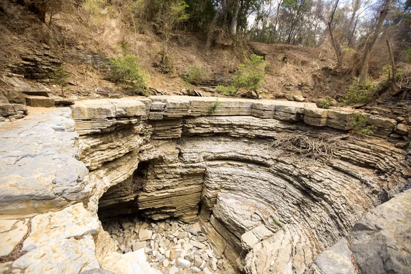 入口到地下河在干燥季节 Ankarana 马达加斯加 — 图库照片