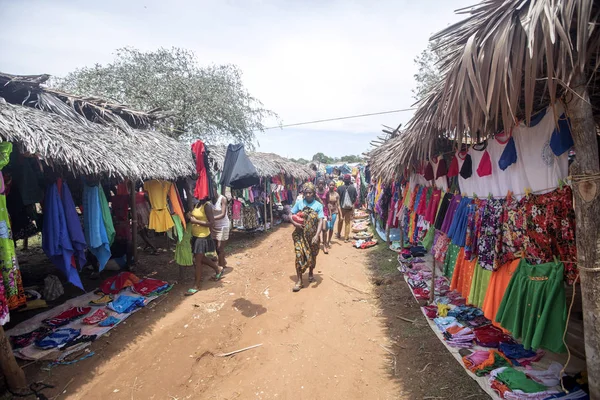 Antosohily Madagascr 11月 2016 五颜六色的市场在主要路 Antsohihy Antsohihy 马达加斯加2016年11月4日 — 图库照片