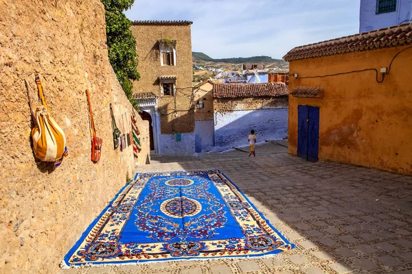 Pestrobarevné Náměstí Před Mešitou Chefchaouen Maroko — Stock fotografie