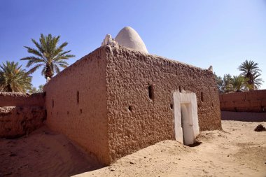 Kasbah karanlık Paru Fas yakınındaki mezar kalıntıları.