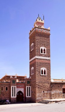 Fas beyaz windows ile modern minare