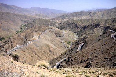 Asfalt yol yüksek Atlas, Fas dağlarında