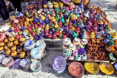 Hediyelik eşya dükkanı, Fas dışında Seramik Sergisi