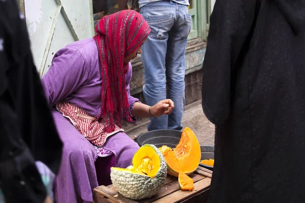 ストリート アシラー モロッコのアラブの女性 — ストック写真