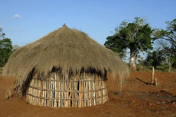 Mozambik Bir Köyde Kabile Kulübe — Stok fotoğraf