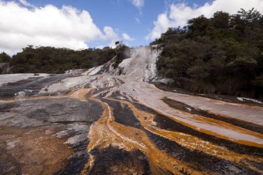 Orakei Korako, Yeni Zelanda North Island bölgede volkanik yamaçlarında