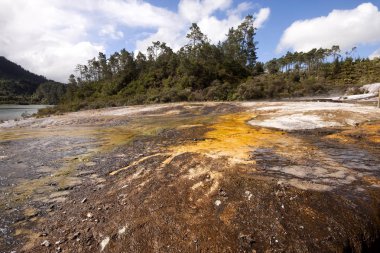 Orakei Korako, Yeni Zelanda North Island bölgede volkanik yamaçlarında