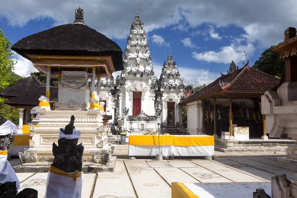 Nusa Penida Bali Indonesien Juni 2016 Festligt Dekorerade Hinduiskt Tempel — Stockfoto