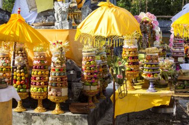  Hindu törenlerde, Nusa Penida-Bali, Endonezya ruhlarına hediye