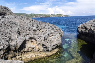 kayalık sahil, Nusa Penida, Endonezya