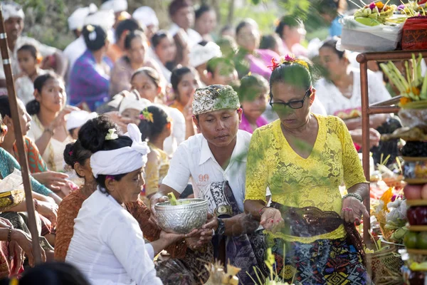Ceremonia Hindú Para Celebrar Mar Nusa Penida Indonesia —  Fotos de Stock
