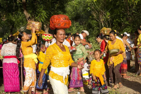 Ceremonia Hindú Para Celebrar Mar Nusa Penida Indonesia — Foto de Stock