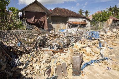 Nusa Penida Batı Sahili, Endonezya kirli