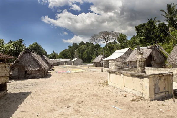 Zavallı kulübe deniz yosunu yetiştiricileri, Nusa Penida, Endonezya