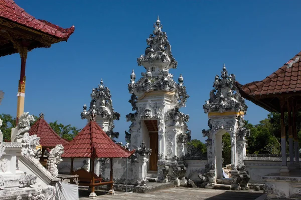 Βράχοι Που Καλύπτονται Φύκια Nusa Penida Ινδονησία — Φωτογραφία Αρχείου