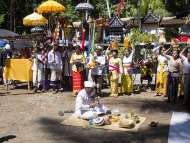 Nusa Penida, Endonezya Bali Hindu törenleri tam kutluyor moon 