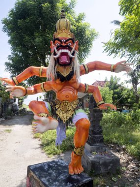 deniz tanrısı heykeli Hindu törenleri, Ped, Nusa Penida, Endonezya 